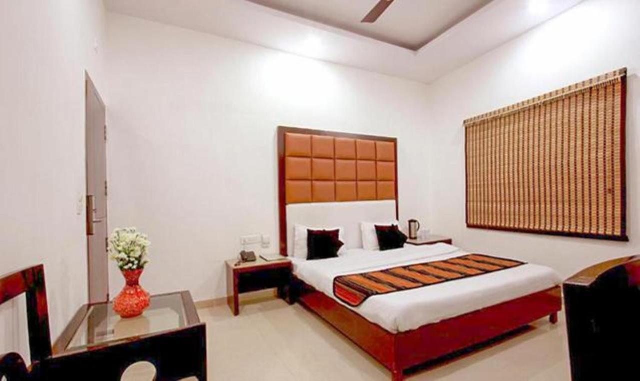 Hotel Fabhotel Station 3 New Delhi