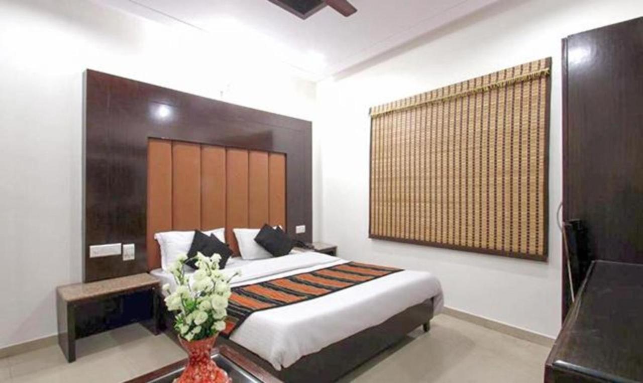 Fabhotel Station 3 New Delhi
