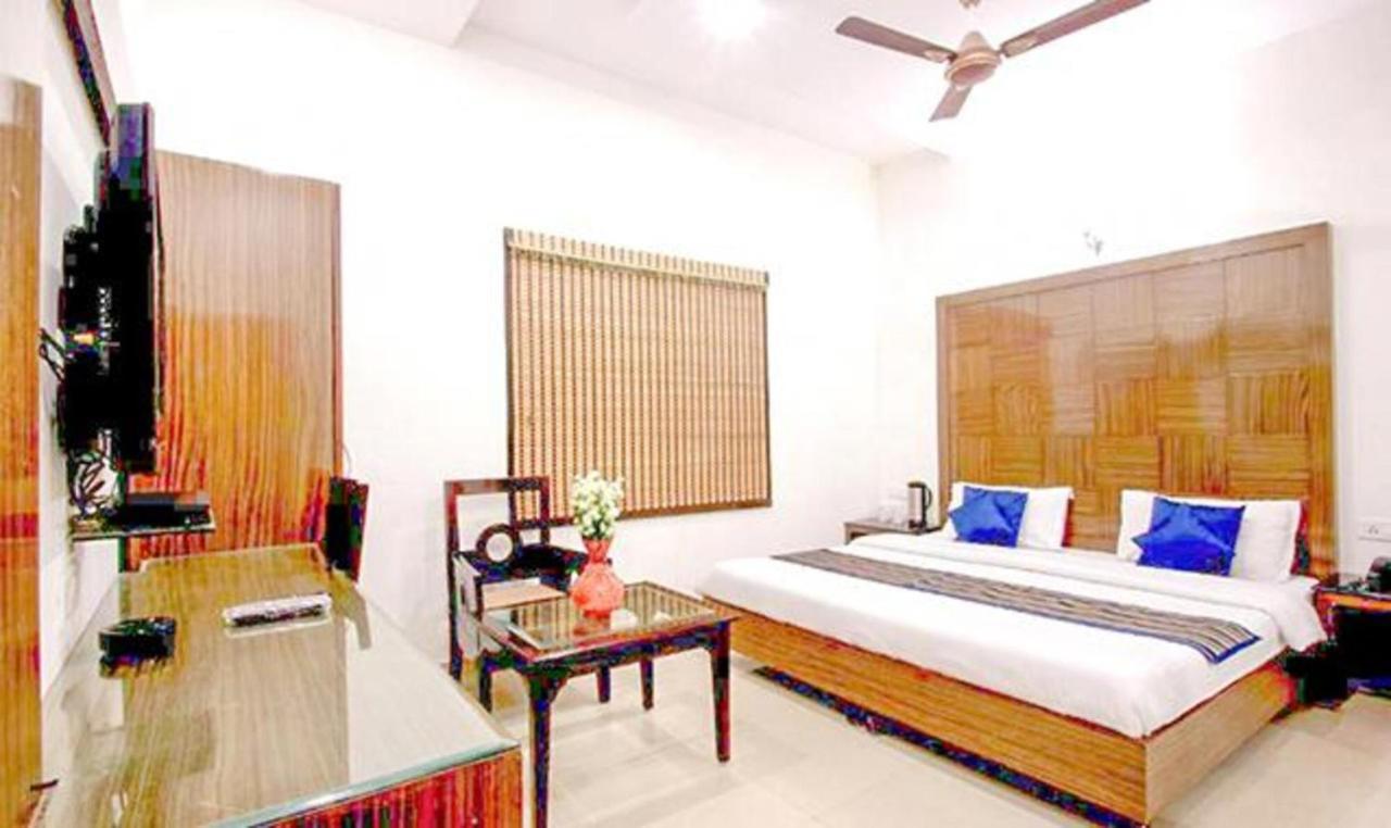 Fabhotel Station 3