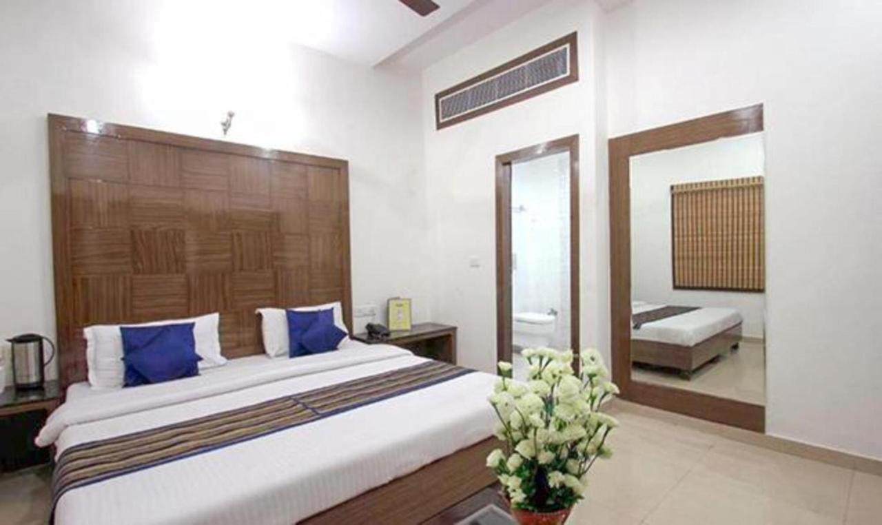 Fabhotel Station 3